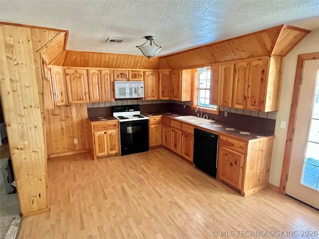 4783 Enos Road, Kingston, OK 73439