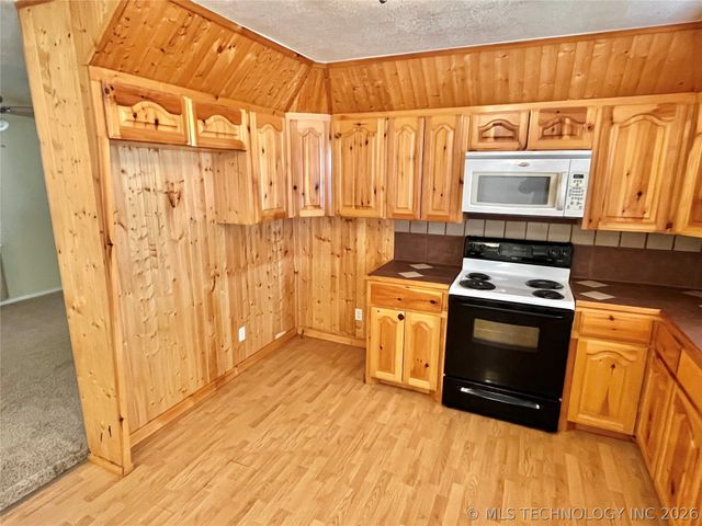 4783 Enos Road, Kingston, OK 73439