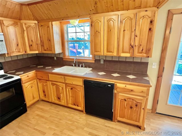 4783 Enos Road, Kingston, OK 73439