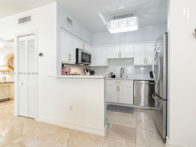 322 Madeira Avenue 405, Coral Gables, FL 33134
