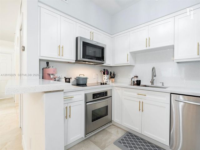 322 Madeira Avenue 405, Coral Gables, FL 33134