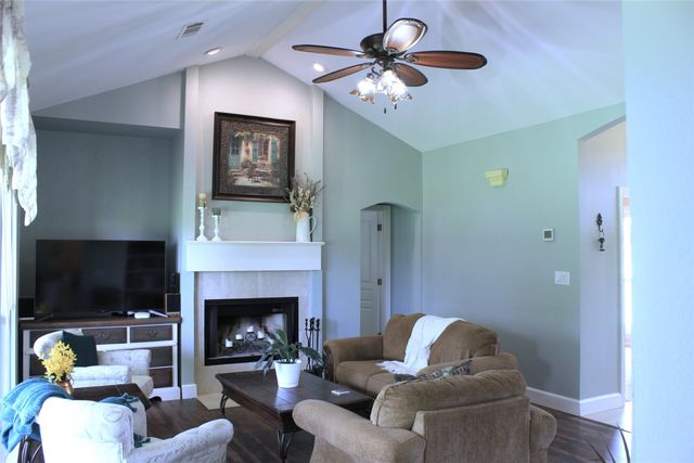 2220 Keefer Road, Pottsboro, TX 75076