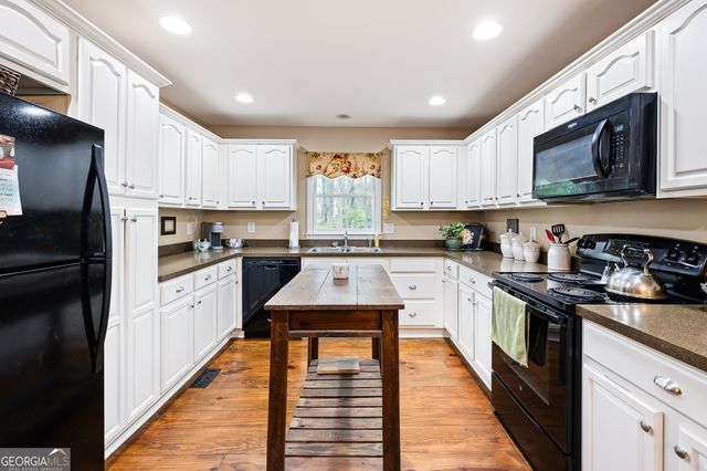 916 Andover Court, Woodstock, GA 30188