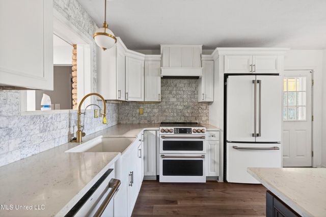 392 Porter Avenue, Biloxi, MS 39530