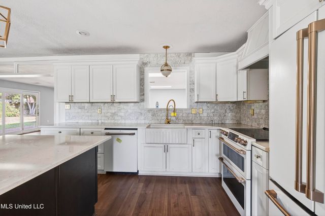 392 Porter Avenue, Biloxi, MS 39530