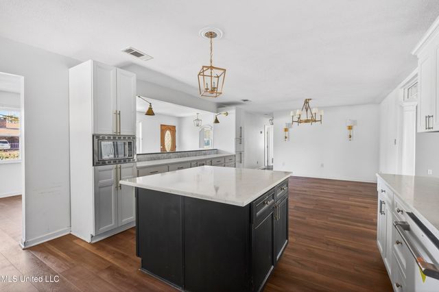 392 Porter Avenue, Biloxi, MS 39530