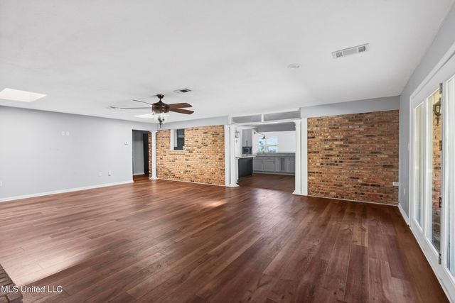 392 Porter Avenue, Biloxi, MS 39530