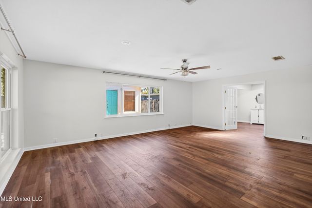 392 Porter Avenue, Biloxi, MS 39530