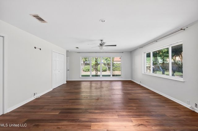 392 Porter Avenue, Biloxi, MS 39530