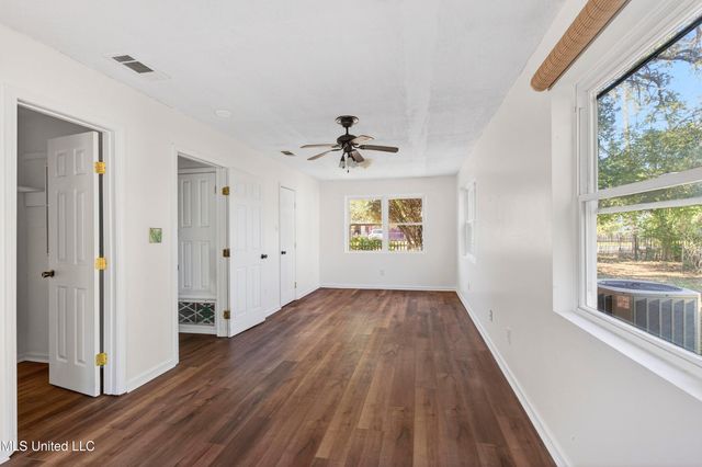 392 Porter Avenue, Biloxi, MS 39530