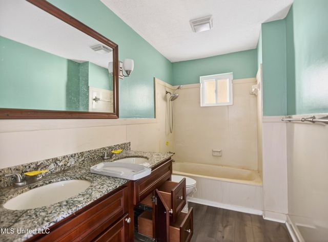 392 Porter Avenue, Biloxi, MS 39530