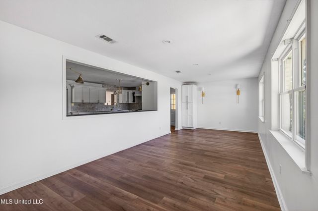 392 Porter Avenue, Biloxi, MS 39530