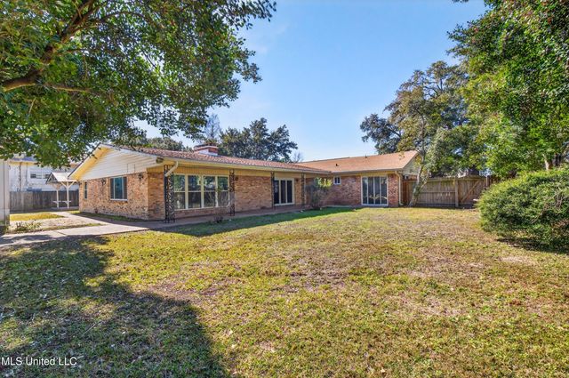 392 Porter Avenue, Biloxi, MS 39530