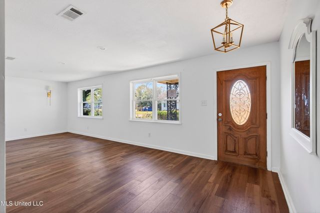 392 Porter Avenue, Biloxi, MS 39530