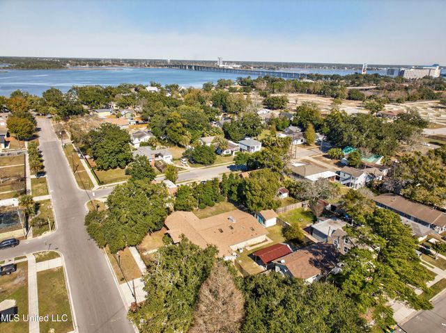 392 Porter Avenue, Biloxi, MS 39530