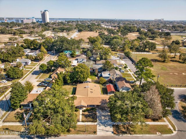 392 Porter Avenue, Biloxi, MS 39530