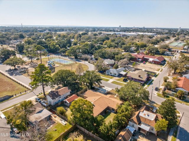 392 Porter Avenue, Biloxi, MS 39530