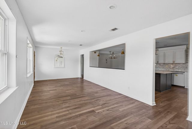 392 Porter Avenue, Biloxi, MS 39530