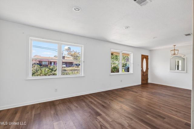 392 Porter Avenue, Biloxi, MS 39530