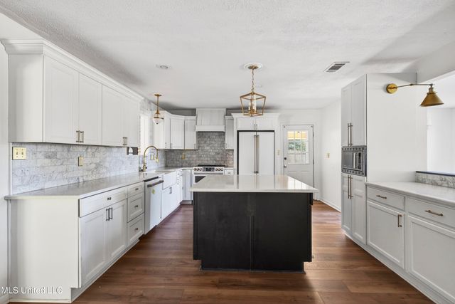 392 Porter Avenue, Biloxi, MS 39530