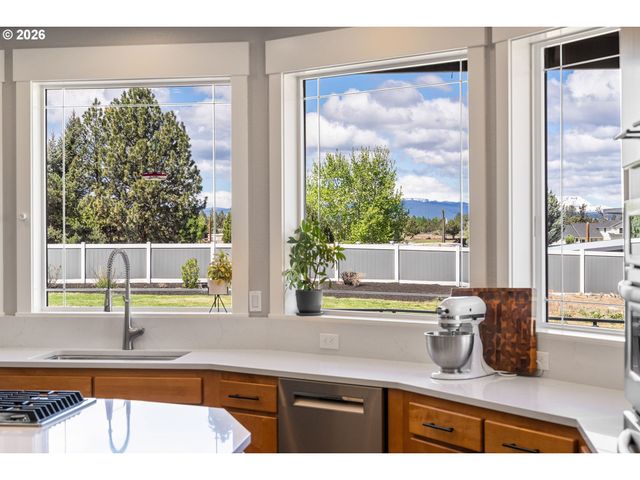 61885 WARD Rd, Bend, OR 97702