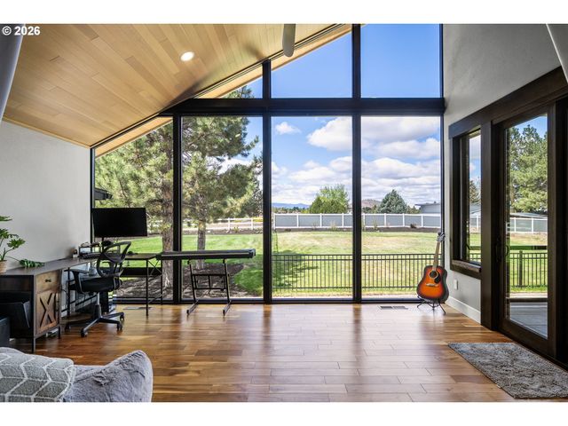 61885 WARD Rd, Bend, OR 97702