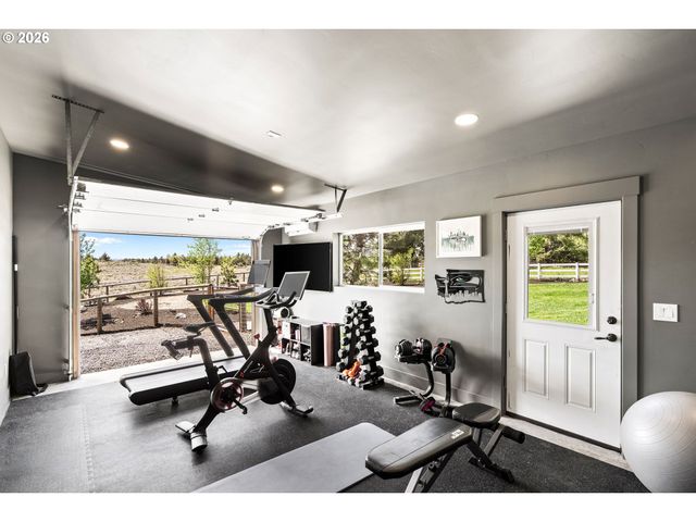 61885 WARD Rd, Bend, OR 97702