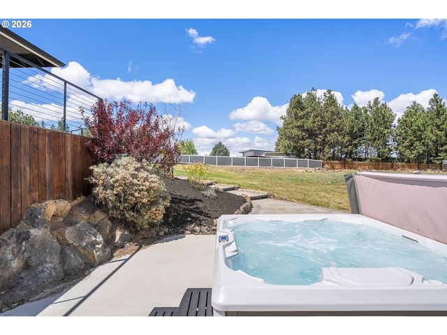 61885 WARD Rd, Bend, OR 97702
