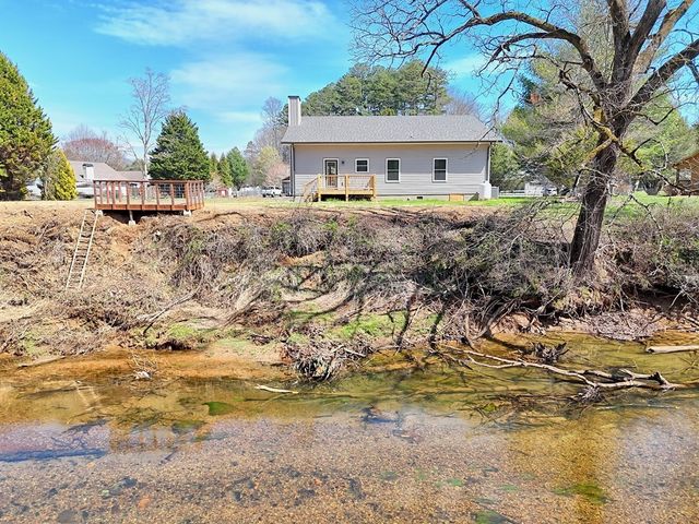 195 Rivers Edge Drive, Hayesville, NC 28904