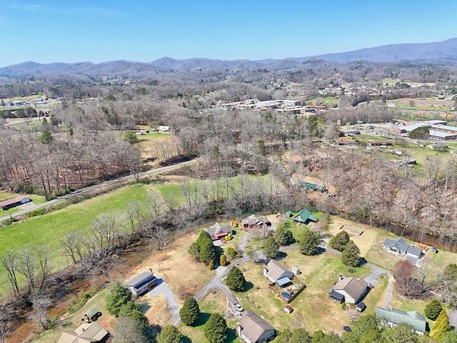 195 Rivers Edge Drive, Hayesville, NC 28904
