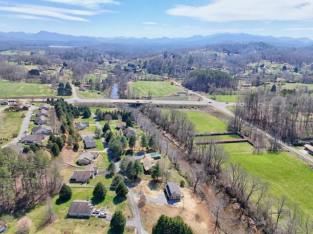 195 Rivers Edge Drive, Hayesville, NC 28904