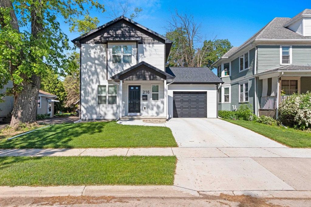 216 4TH STREET, Neenah, WI 54956