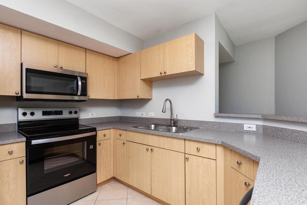 801 Villa Circle, Boynton Beach, FL 33435