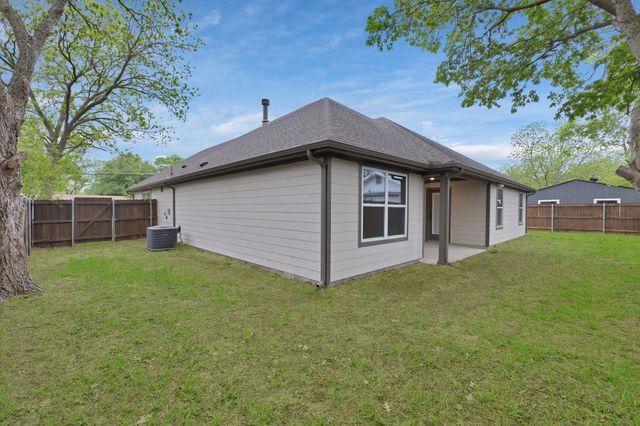 504 Pendleton Street, Farmersville, TX 75442