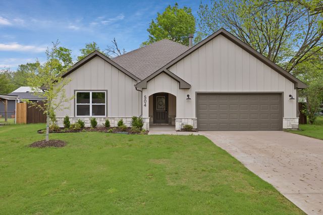504 Pendleton Street, Farmersville, TX 75442