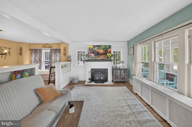 33 S VALLEY AVE, Vineland, NJ 08360