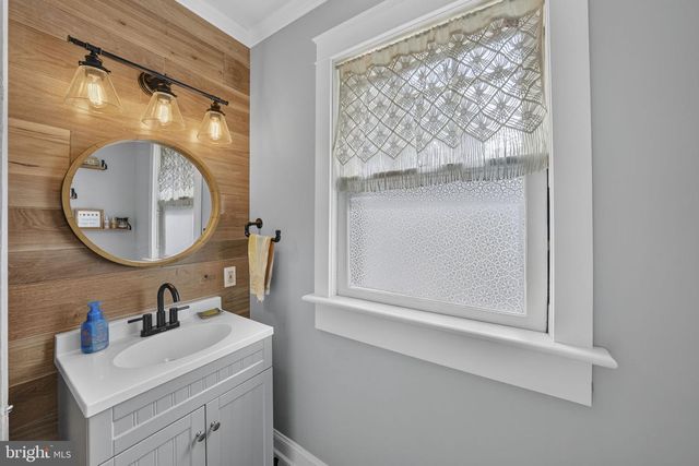 33 S VALLEY AVE, Vineland, NJ 08360
