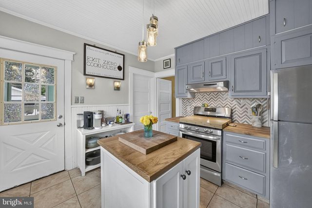 33 S VALLEY AVE, Vineland, NJ 08360