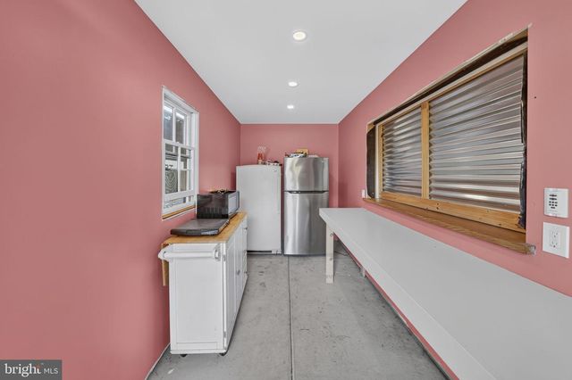 33 S VALLEY AVE, Vineland, NJ 08360