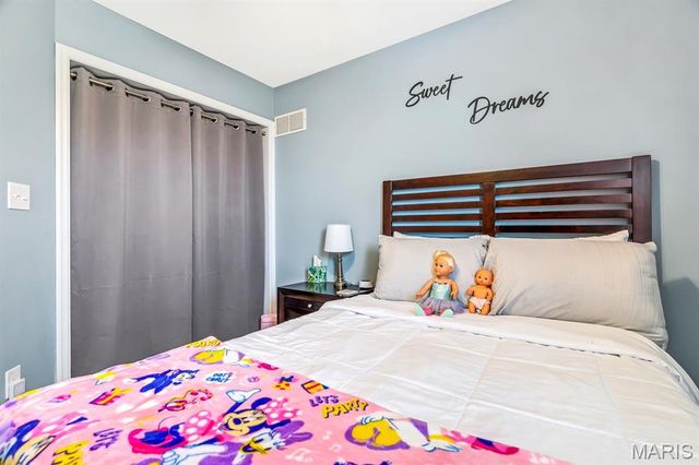 256 Spring Borough Drive, O'fallon, MO 63368