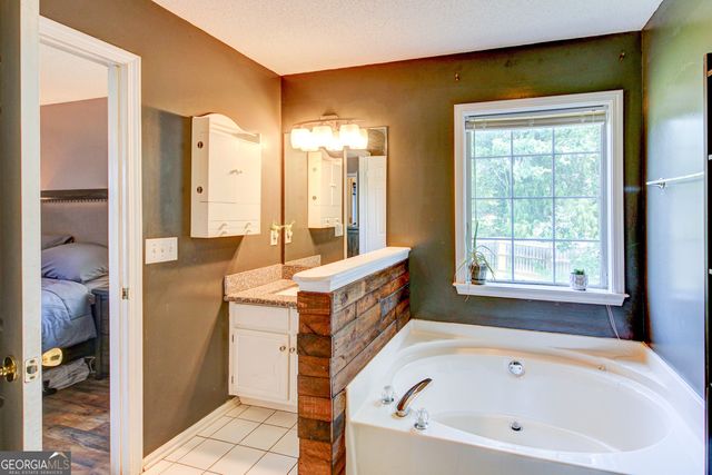121 Chariot Drive, Griffin, GA 30224