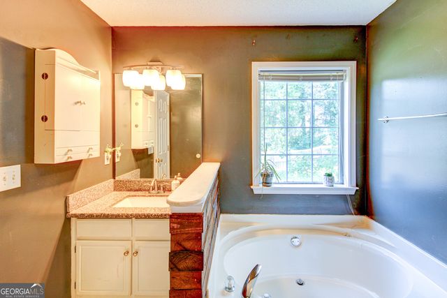 121 Chariot Drive, Griffin, GA 30224