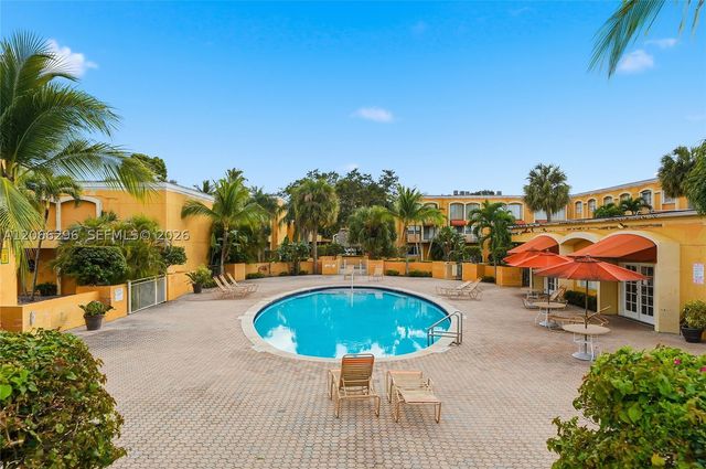 17901 NW 68th Ave R206, Hialeah, FL 33015