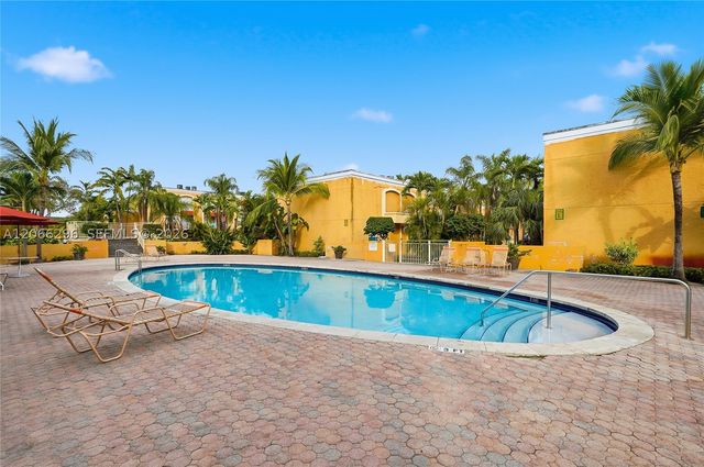 17901 NW 68th Ave R206, Hialeah, FL 33015