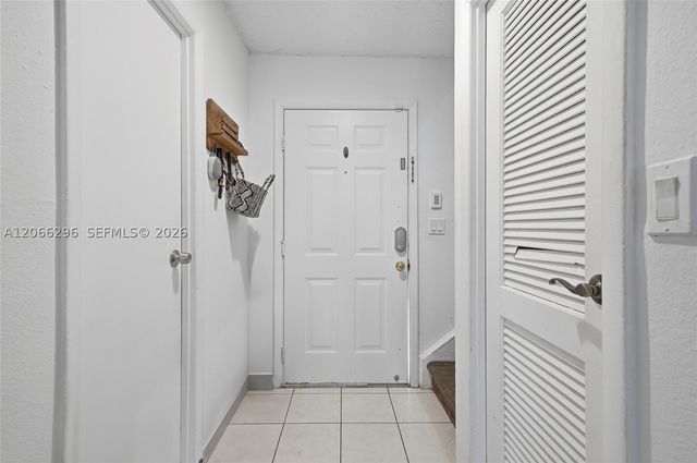 17901 NW 68th Ave R206, Hialeah, FL 33015