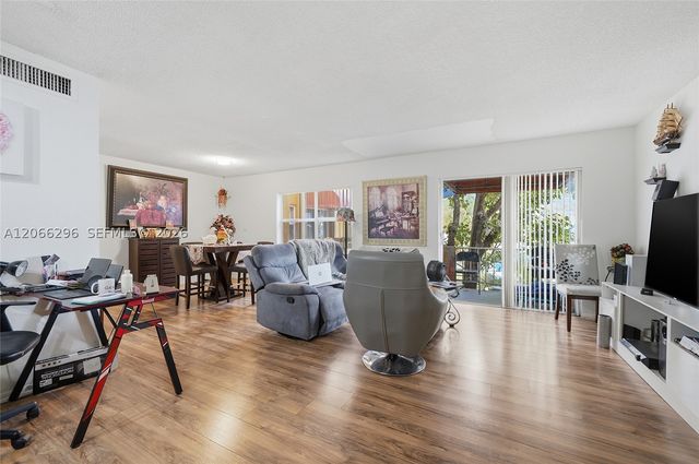 17901 NW 68th Ave R206, Hialeah, FL 33015