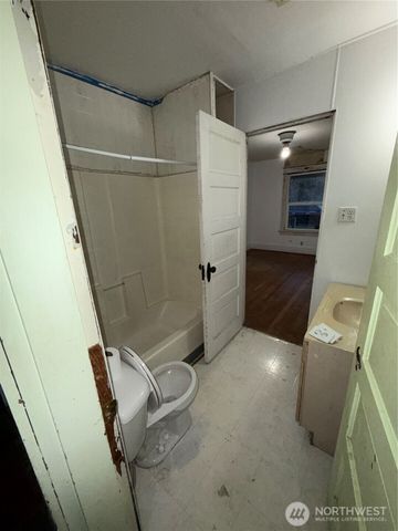 504 Dupont Avenue, Dupont, WA 98327