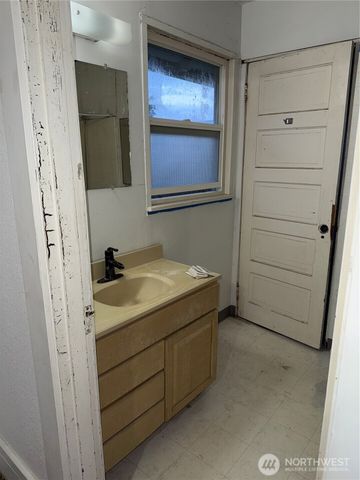 504 Dupont Avenue, Dupont, WA 98327