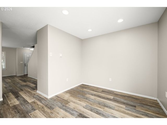 11885 Se PINE St, Portland, OR 97216