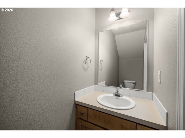 11885 Se PINE St, Portland, OR 97216
